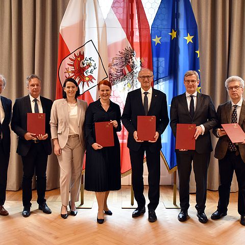 LH Mattle und LRin Hagele: „AES Tirol als erste Europäische Schule Österreichs nun auch offiziell anerkannt“
